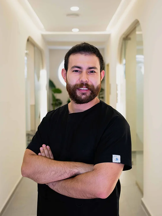 Dt. Arif Mert Engin, equipo médico