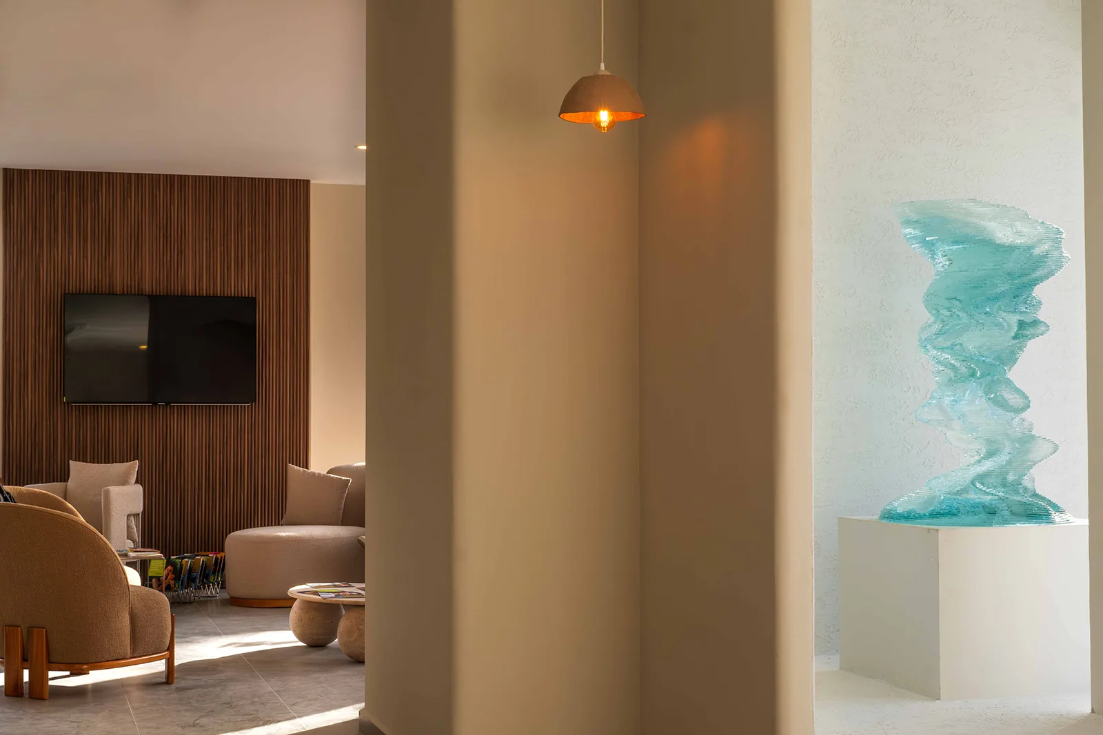 Interior con obras de arte de D’art Dental Clinic