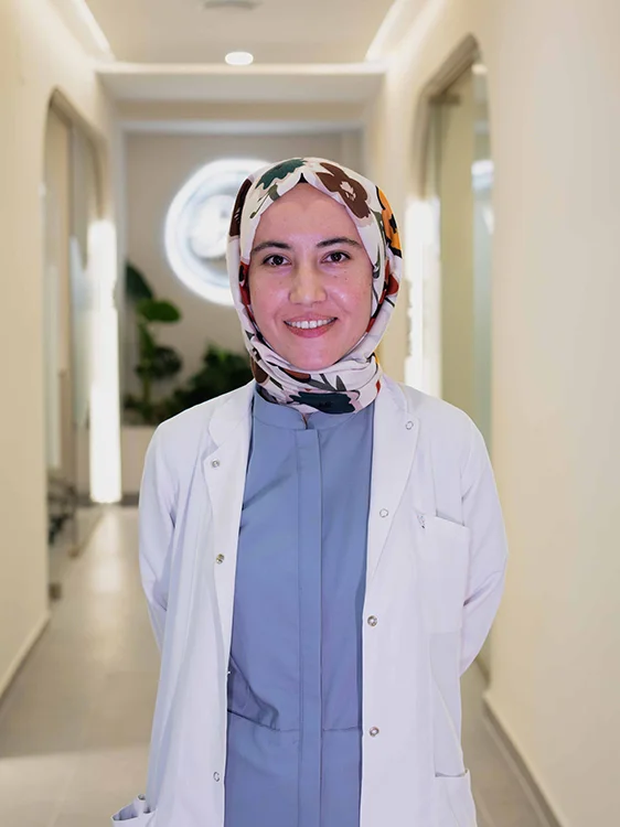 Uzm. Dt. Esma Kocaman, equipo médico