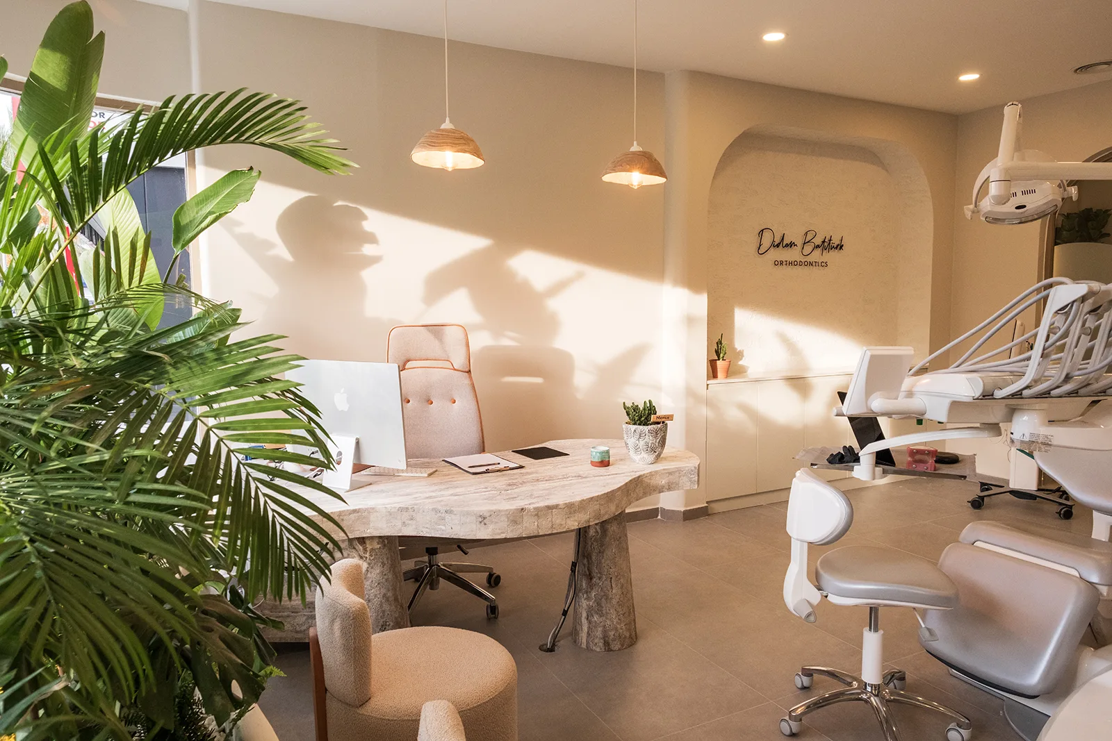 Sala de tratamiento moderna de D’art Dental Clinic