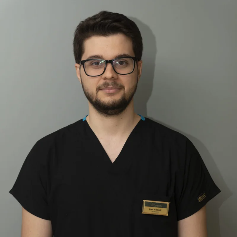 Dt. Enes Solbaş, ärztliches Team