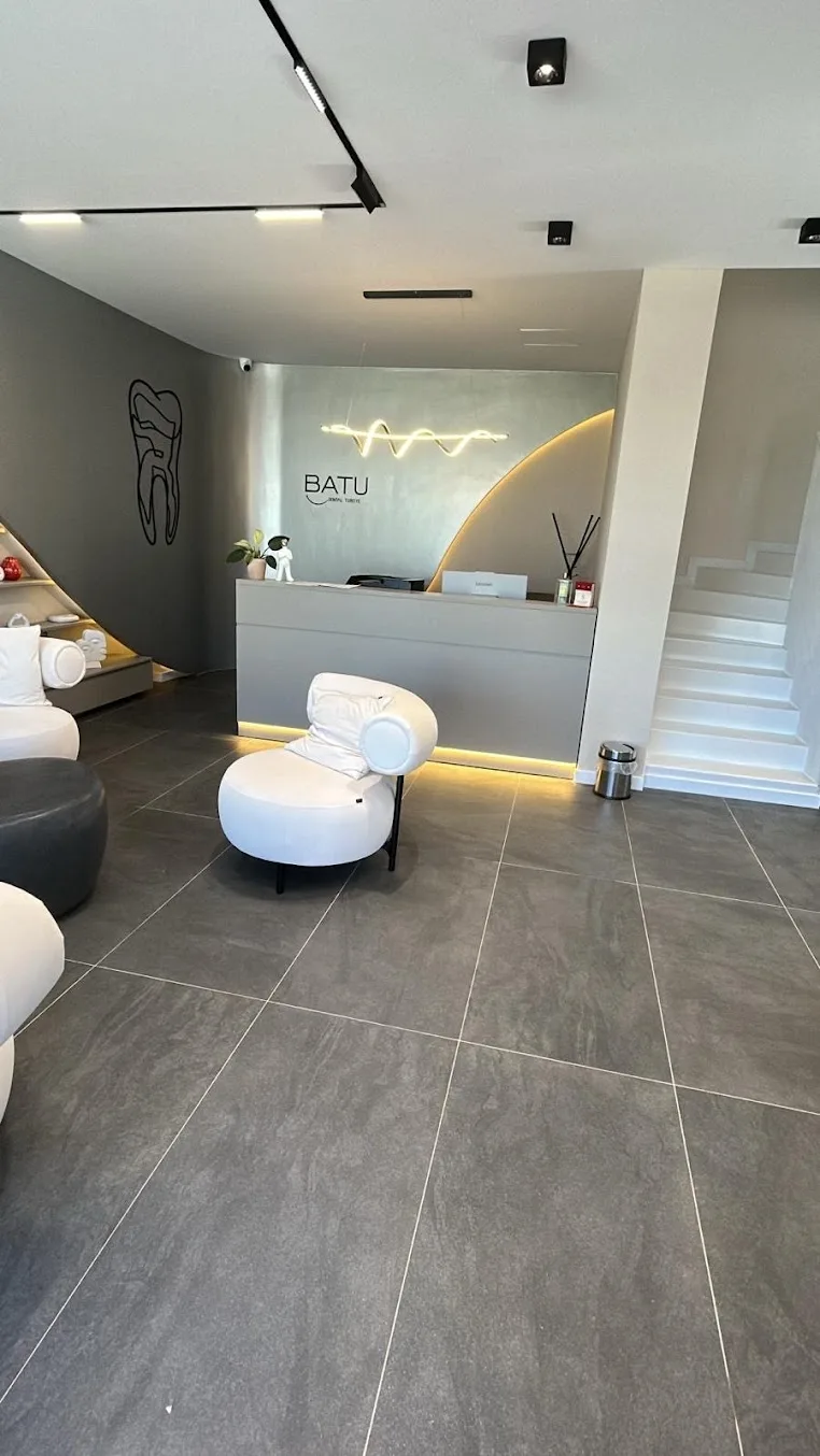 Branded reception desk and waiting area at Batu Dental Türkiye
