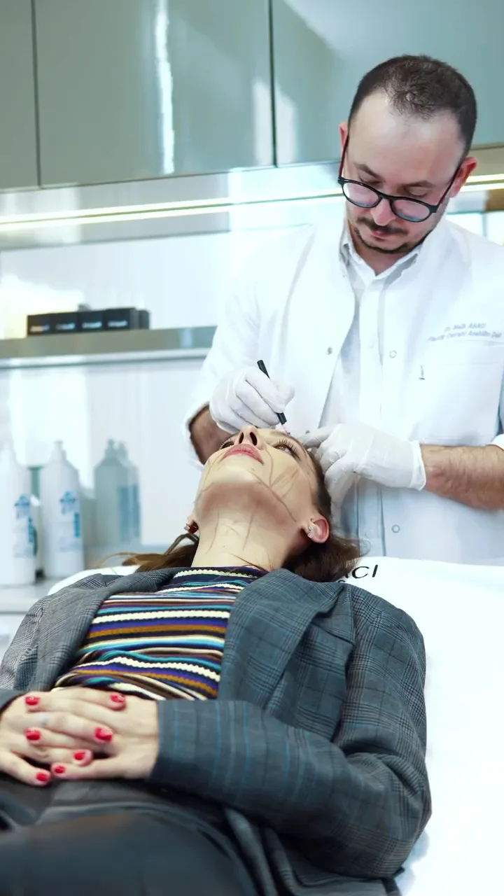 Dr Malik Abacı during a patient assessment at the clinic