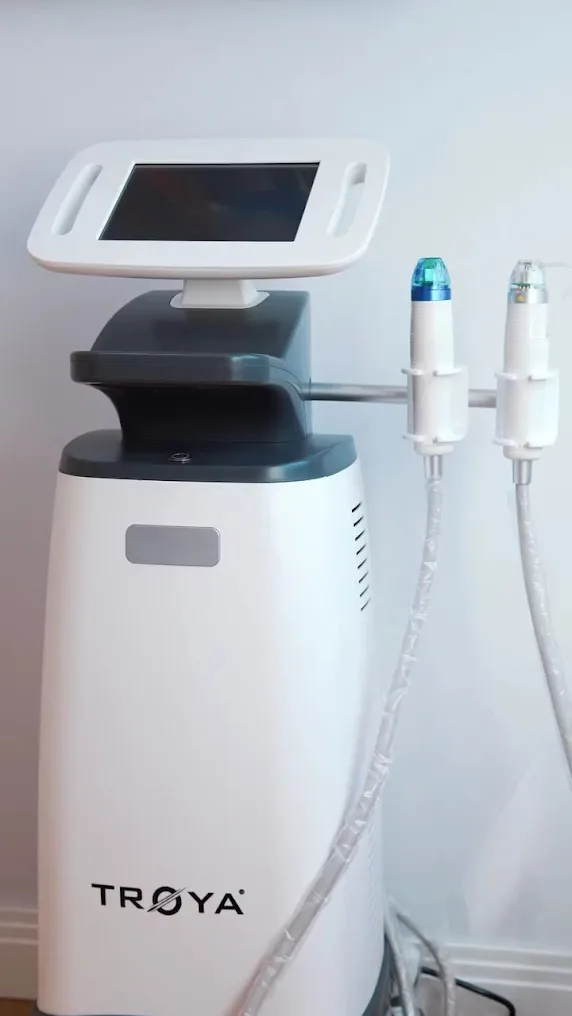 Clinical treatment device at Malik Abacı Aesthetics