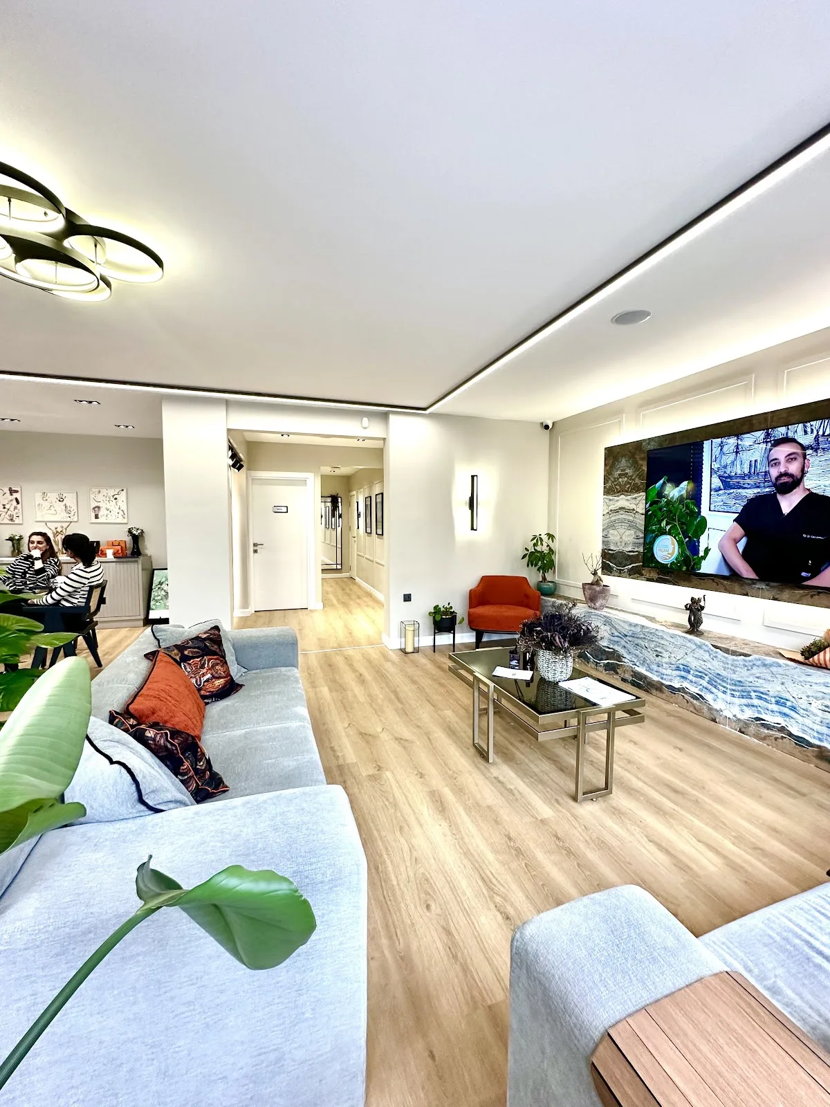 Waiting and reception area at Malik Abacı Aesthetics