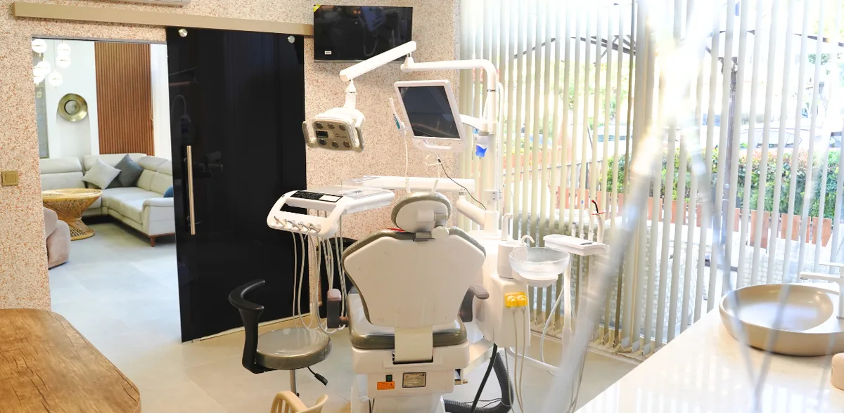 Clinical treatment room at Aura Dent Kuşadası
