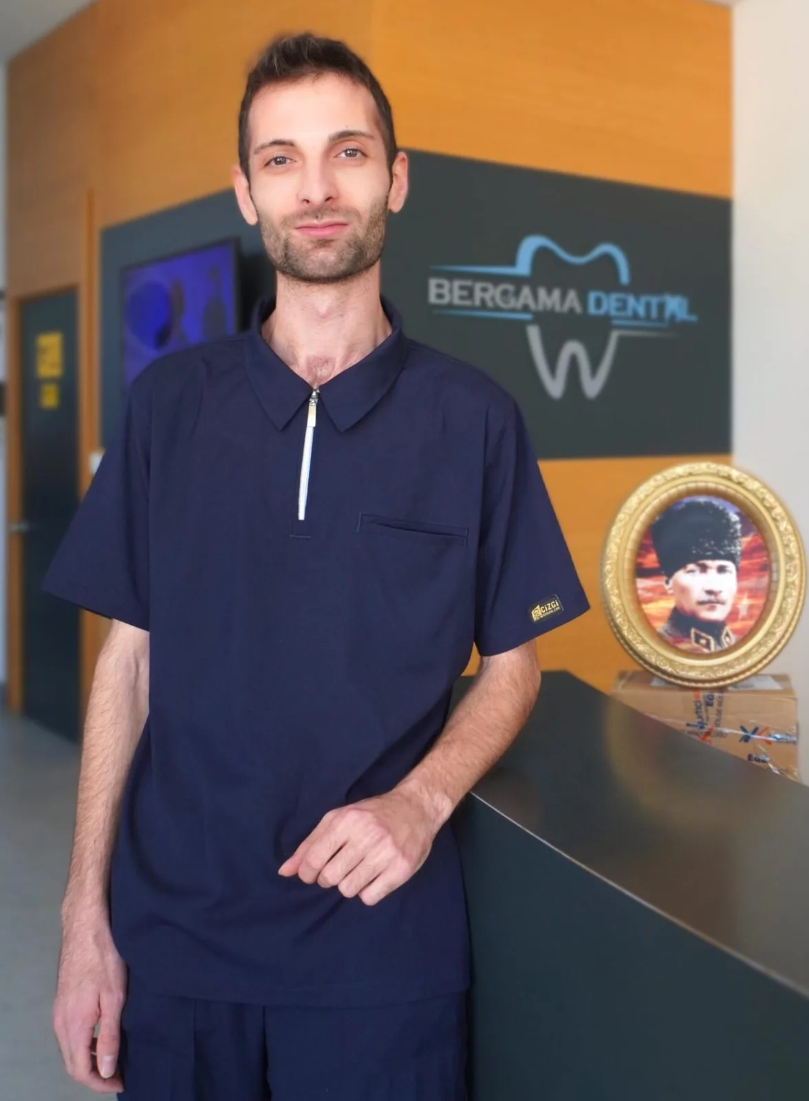 Dt. Çağlar Çöçelli, ärztliches Team