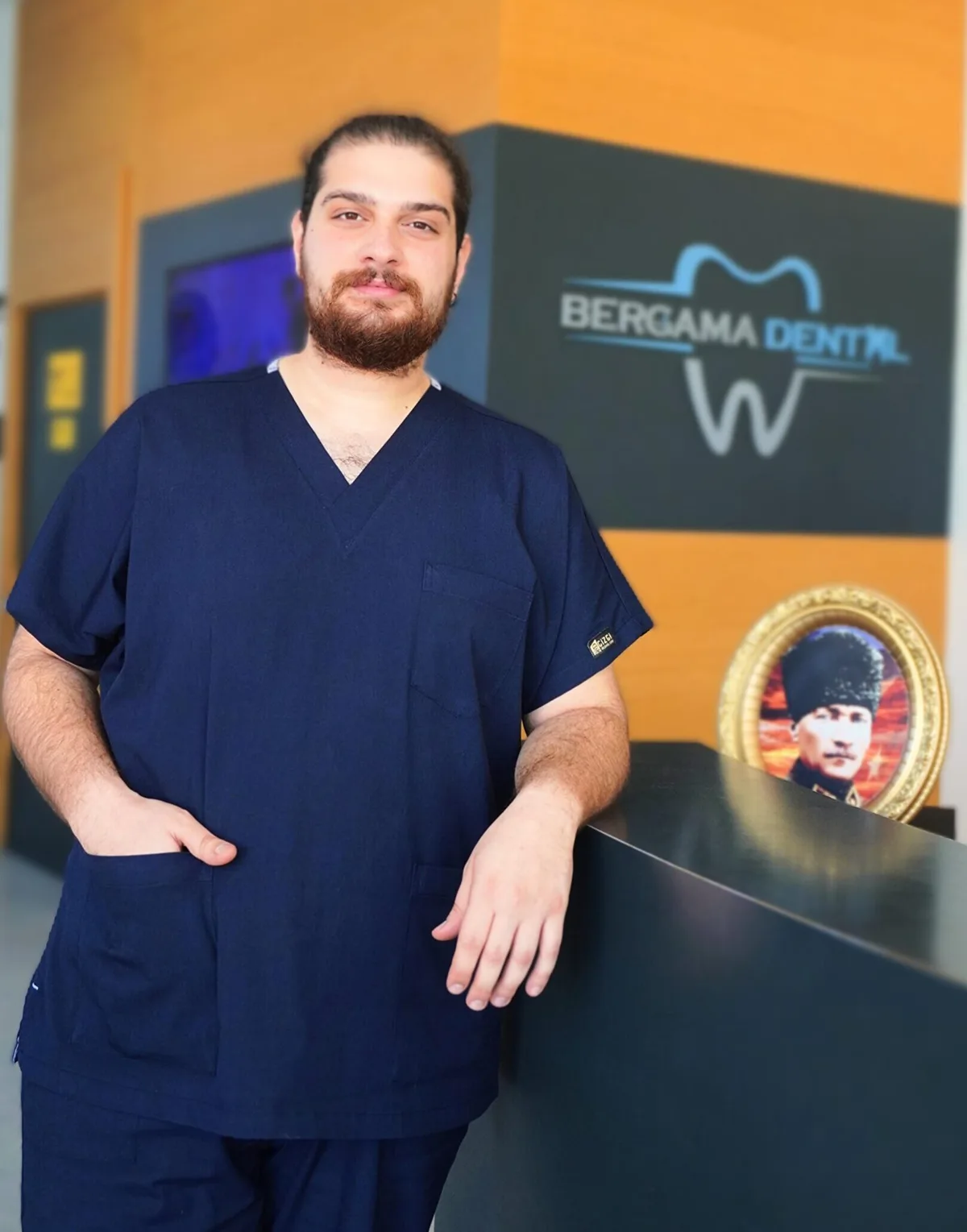 Dt. Emre Çıkık, ärztliches Team