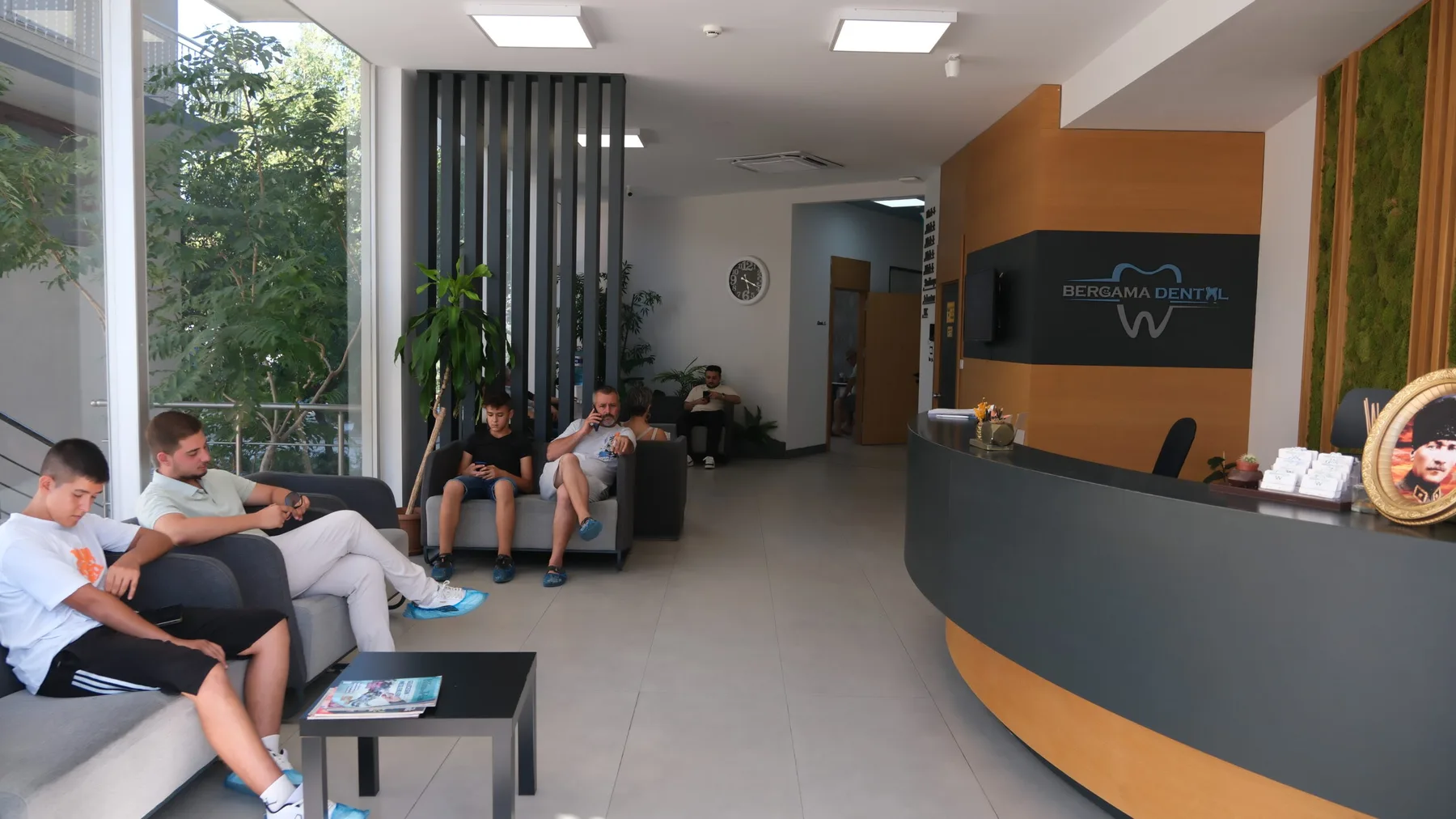 Bergama Dental waiting and reception area