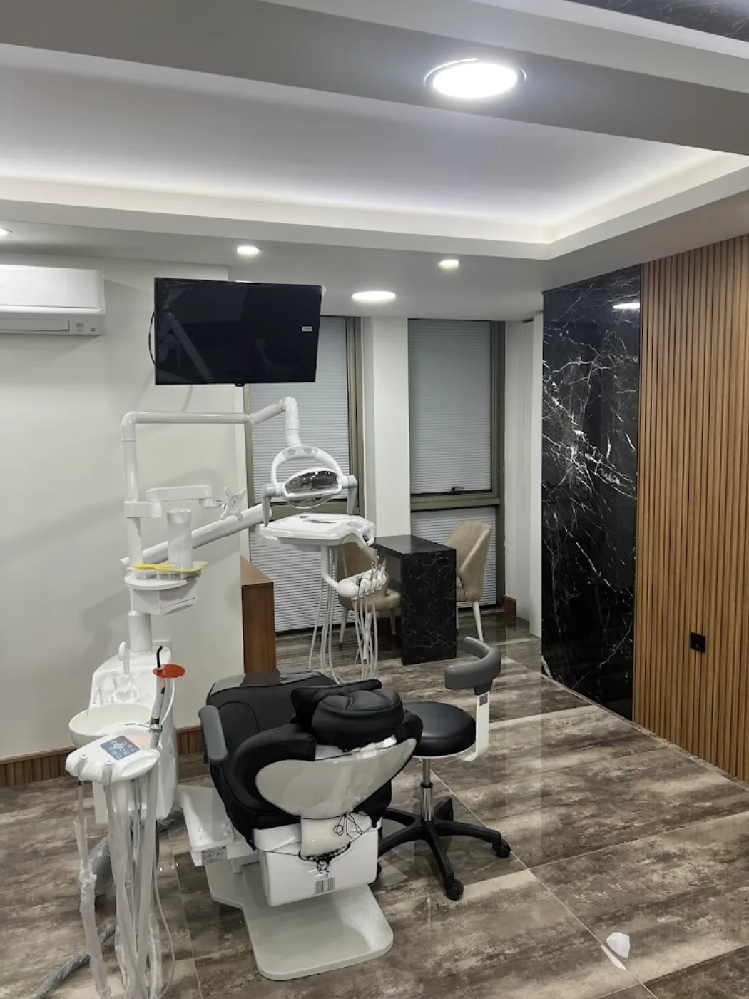 Dental treatment room at Dent 232 Forum branch