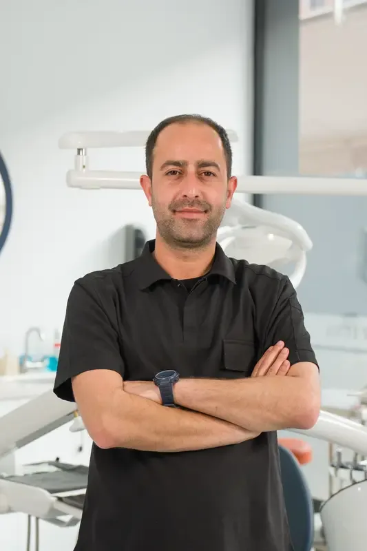 Dt. Mustafa Damar, ärztliches Team