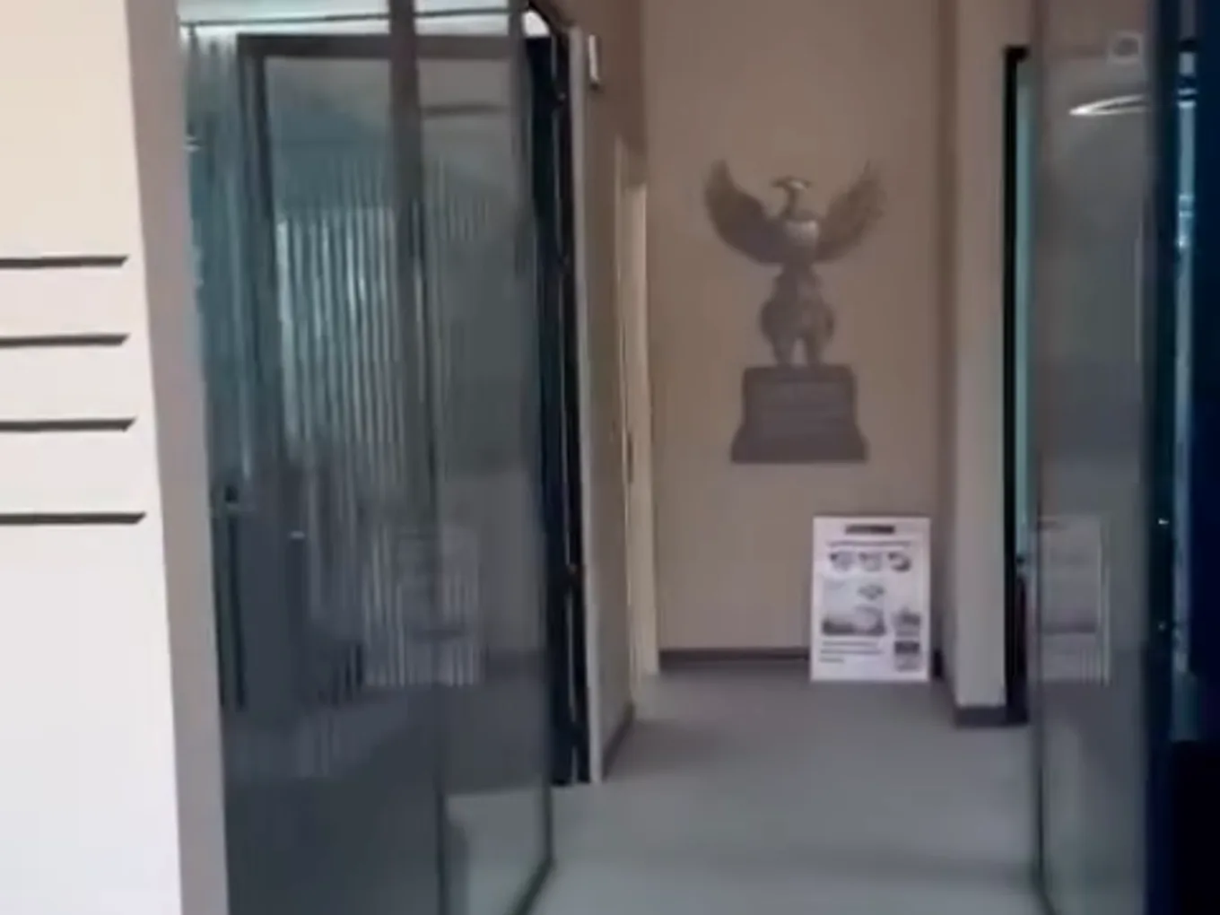 Dent Simurg clinic corridor