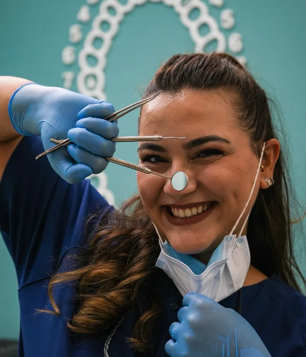 Dt. Ilgın Günal, medical team