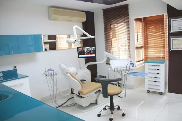 Dentadres dental chair and treatment room