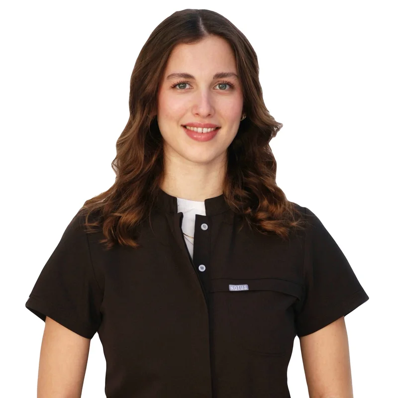 Dt. Elif Uğurlu, equipo médico