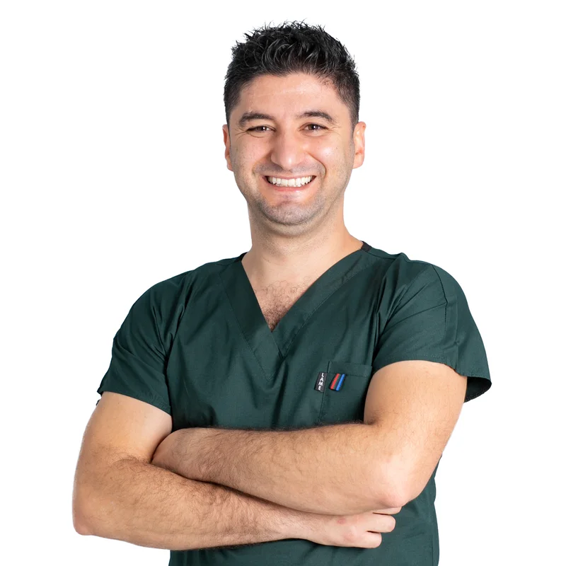 Dt. Hüseyin Emre Aydın, equipo médico