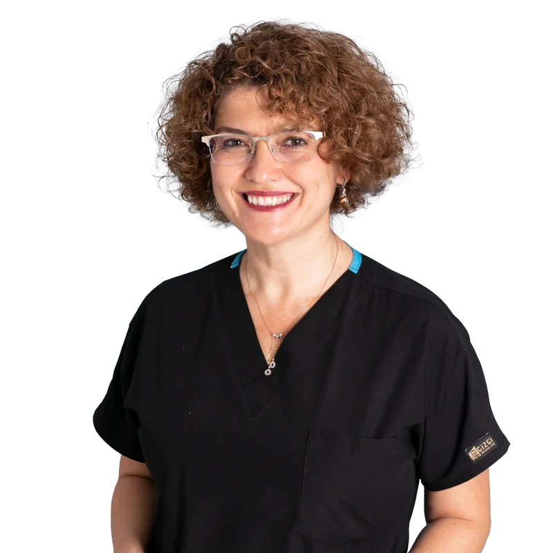 Dt. Müge Mivcan, equipo médico