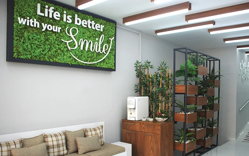 Waiting area at Yalı Diş Üçkuyular branch