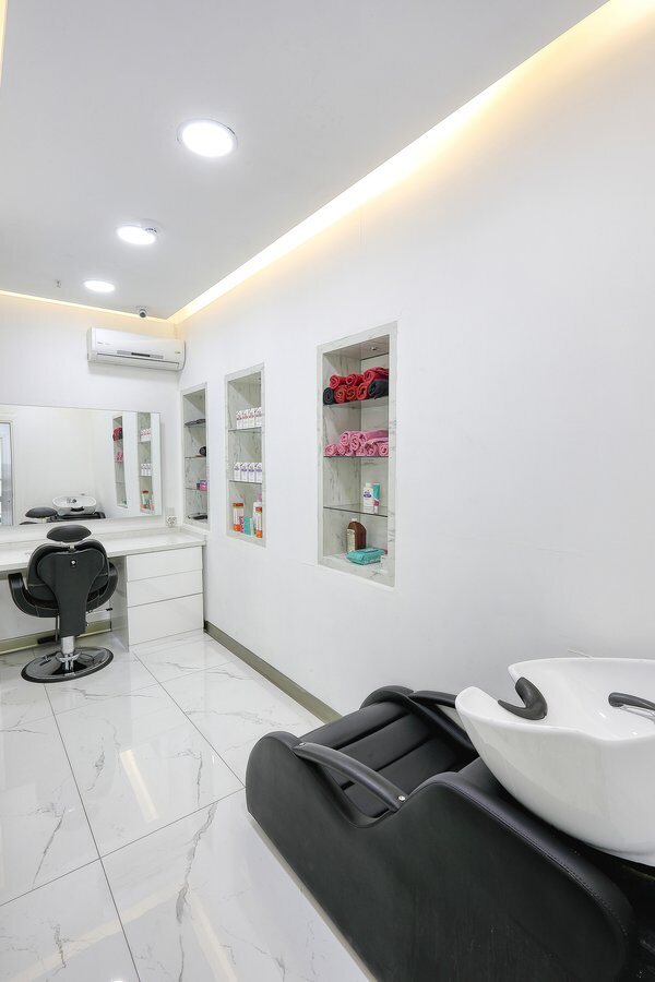 Hair care and washing area at Clinichair