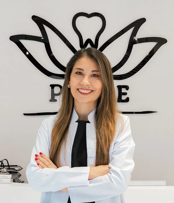 Dr. Dt. İdil Ünal Dede, equipo médico