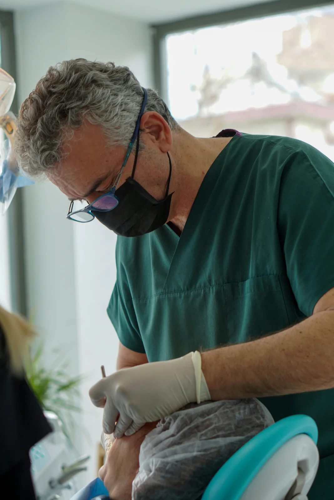 Dental procedure in a Denteos treatment room