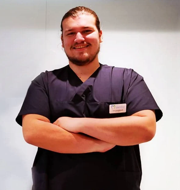 Dt. Umut Karakozak, ärztliches Team