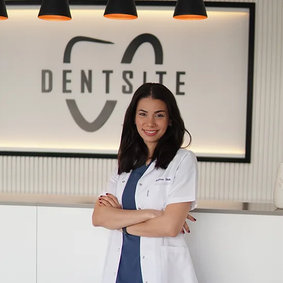 Uzm. Dt. Elif Dilay Ünal, ärztliches Team