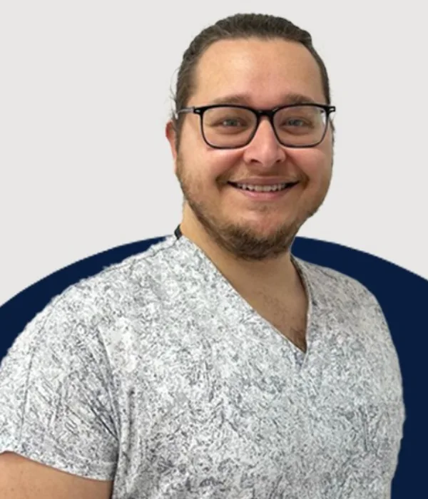 Dt. Mehmet Baran Ceyberi, equipo médico