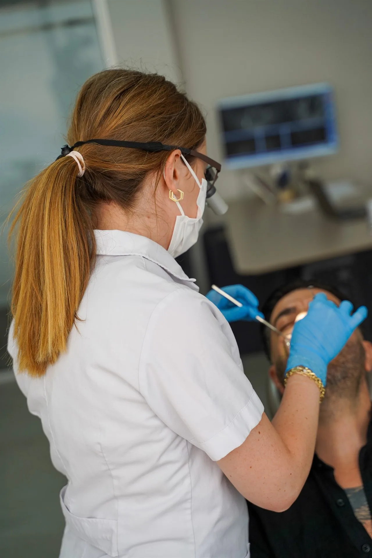 Dentist Neriman Şendilmen during a dental examination in the treatment room