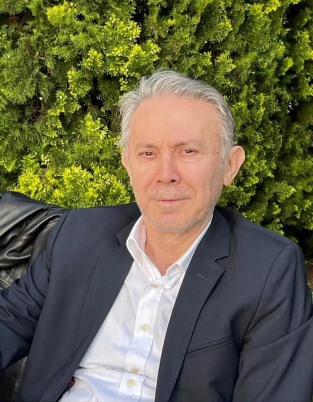 Official portrait of Dr Erdal Tuğsel